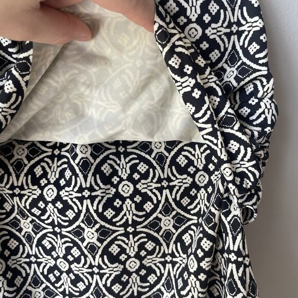 Lands End Tankini Top Black White Geometric Swim Women’s‎ size 8 Built In Bra - Picture 10 of 10